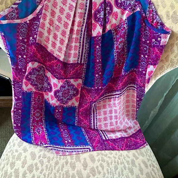 Violet & Claire women’s M vibrant print light and airy dressy tank,button neck - Picture 2 of 6